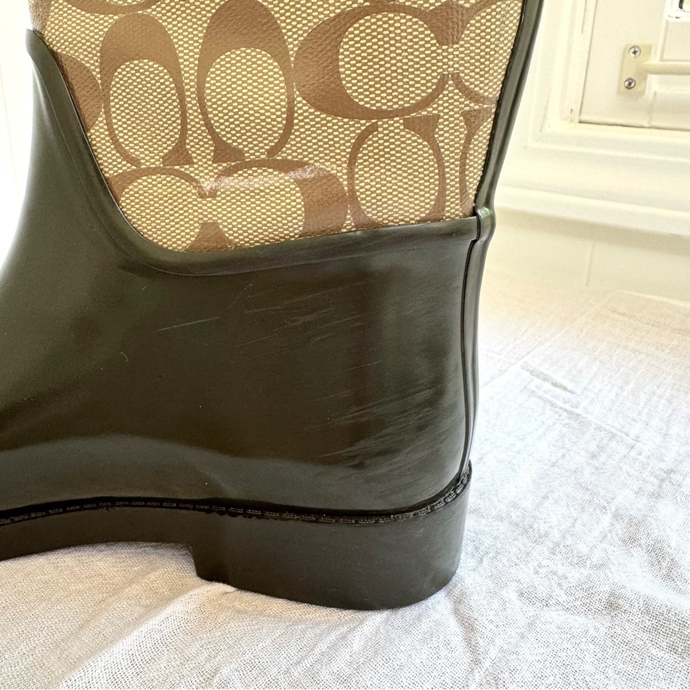 Coach Trisha II Turnlock Signature Rain Boots Chestnut Khaki Coach Women’s Flaws - Picture 6 of 13